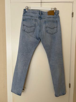 Pantalón vaquero Pull&Bear desgastado
