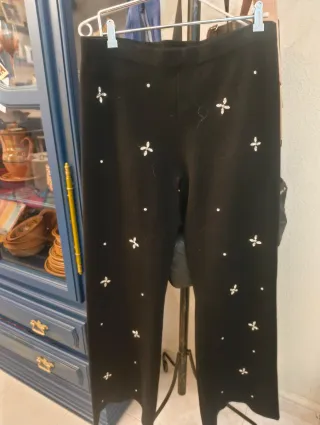 Pantalones negros con pedrería