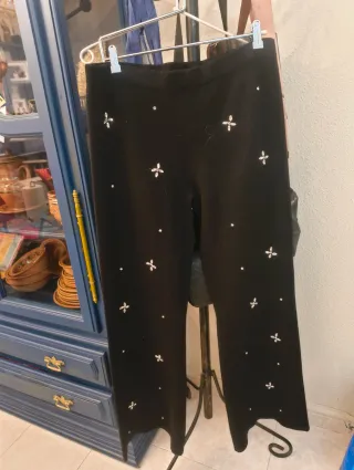 Pantalones negros con pedrería