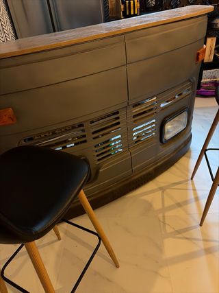 Barra de bar y 2 taburetes