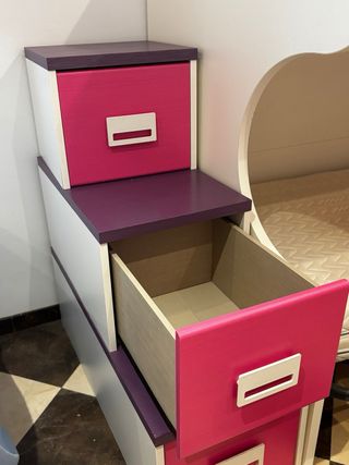 Litera con escaleras y cajones,escritorio y mesita