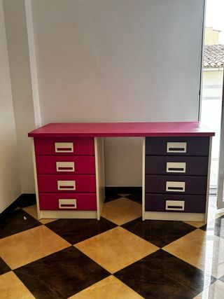 Litera con escaleras y cajones,escritorio y mesita