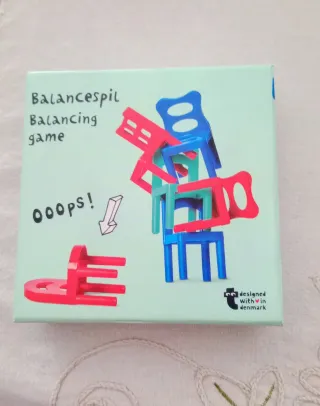 Juego de equilibrio de sillas