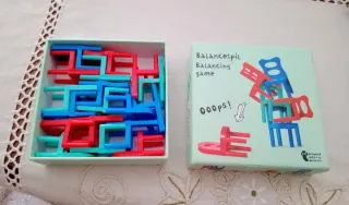 Juego de equilibrio de sillas