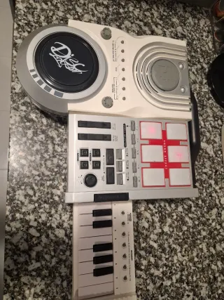 Set de musica 2 Guitarras y 1 tabla DJ's juguetes