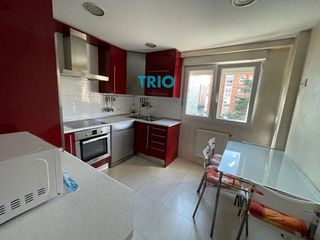 Piso en venta en Plaza España - Villa Pilar - Reyes Católicos - Vadillos en Burgos