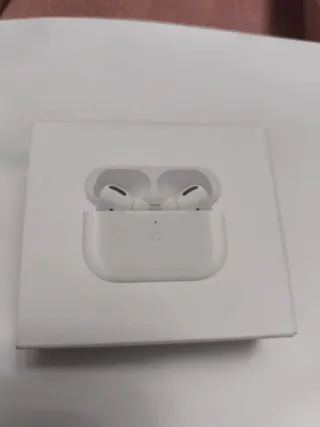 Cargador inalámbrico para AirPods Pro.