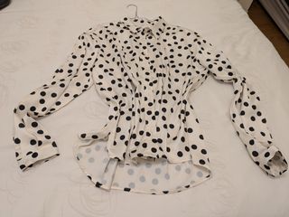 Blusa crema lunares negros talla L