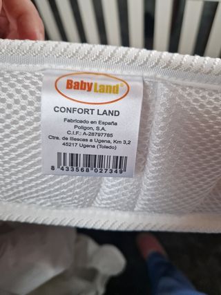 Cuna y colchón bebé