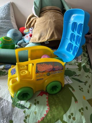 Coche Peppa Pig con figuras