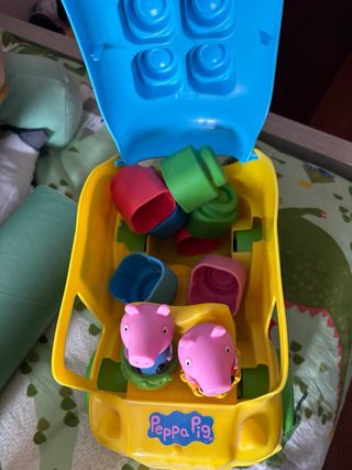 Coche Peppa Pig con figuras