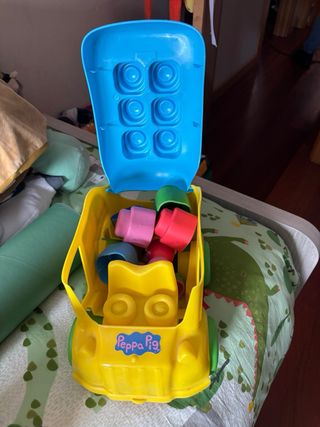 Coche Peppa Pig con figuras