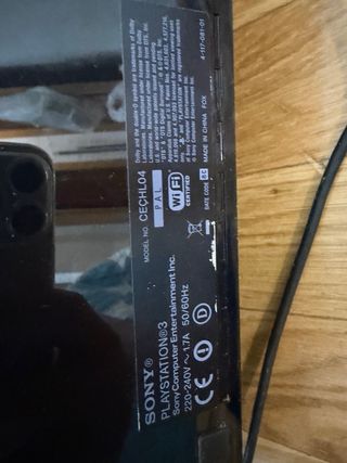 Playstation 3 con juegos y 2 mandos