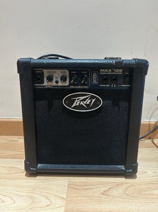 Bajo Yamaha + Amplificador Peavey