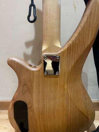 Bajo Yamaha + Amplificador Peavey