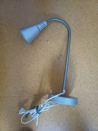 Lámpara de escritorio flexo gris