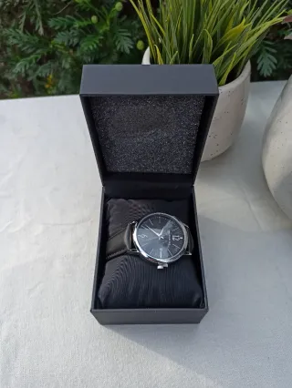 Reloj Negro y Plateado