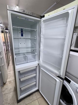 Frigorífico Indesit plateado combi No Frost