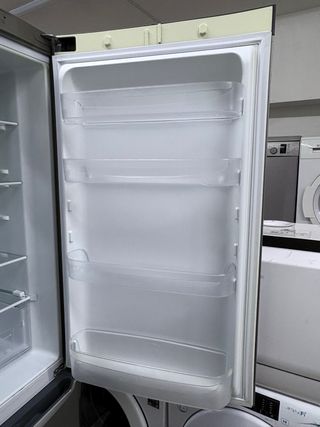 Frigorífico Indesit plateado combi No Frost