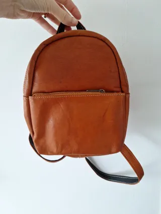Mochila pequeña de cuero