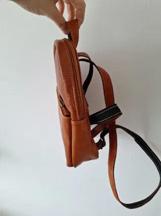Mochila pequeña de cuero