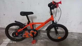 Bicicleta infantil naranja Decathlon