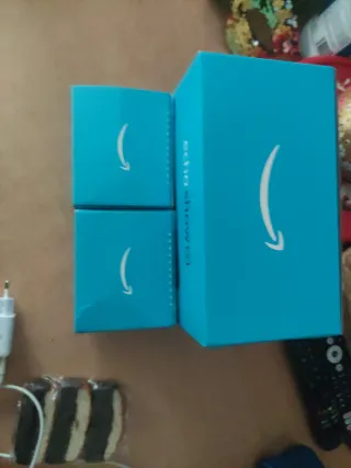 Pacchetto Echo Show 8 e 2 Echo Pop nuovi