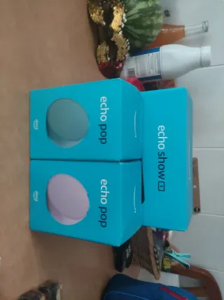 Pacchetto Echo Show 8 e 2 Echo Pop nuovi