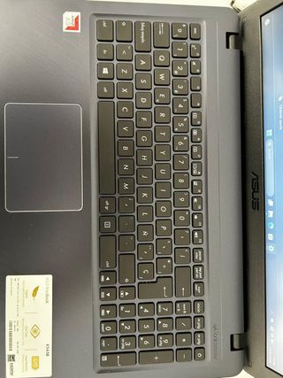 Portátil ASUS Vivobook