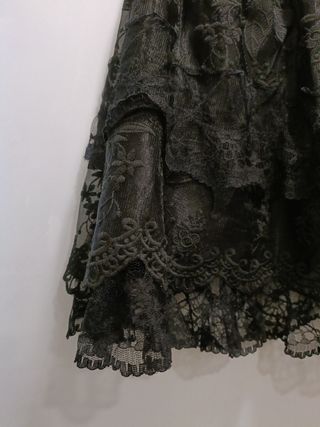 Falda encaje negra por estrenar