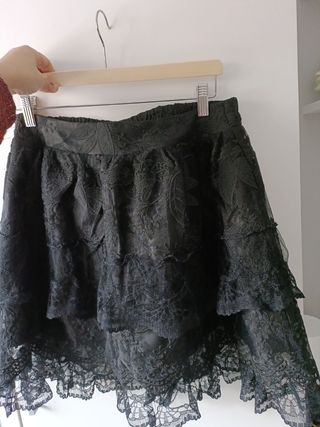 Falda encaje negra por estrenar