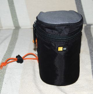 Funda Objetivo Case Logic Negra Naranja