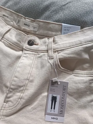 Pantalones vaqueros beige Mango Talla S