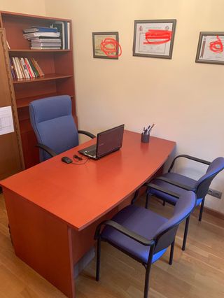 Conjunto de oficina: mesa,sillón,sillas,estanteria