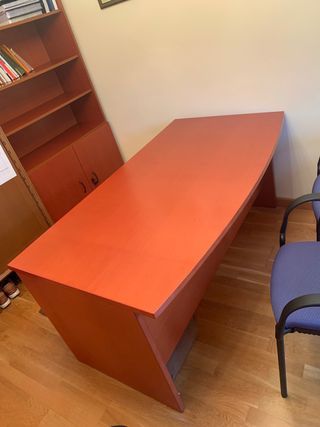 Conjunto de oficina: mesa,sillón,sillas,estanteria