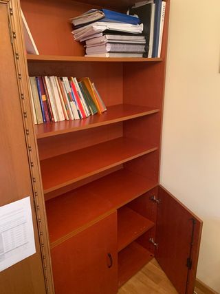 Conjunto de oficina: mesa,sillón,sillas,estanteria