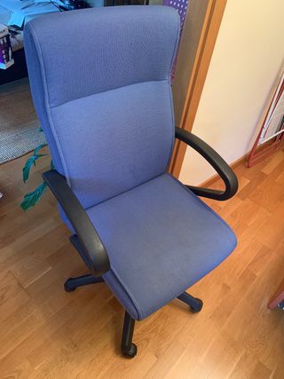 Conjunto de oficina: mesa,sillón,sillas,estanteria