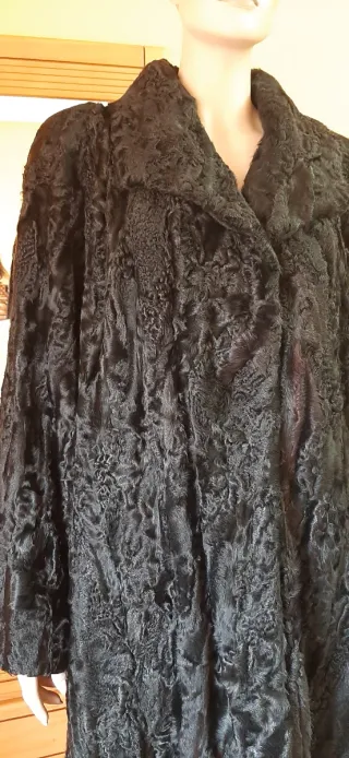 Abrigo de astracán negro