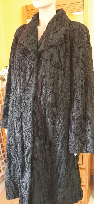 Abrigo de astracán negro
