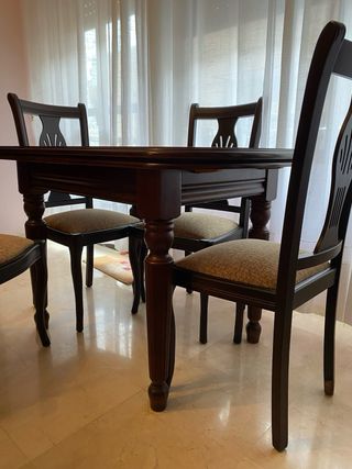 Mesa comedor extensible y 4 sillas (Desmontada )