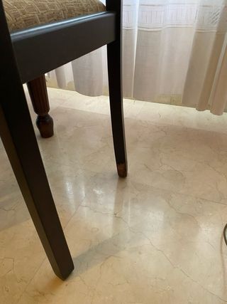 Mesa comedor extensible y 4 sillas (Desmontada )