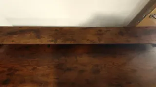 Escritorio con soporte para monitor y teclado