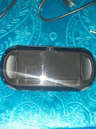 Sony PS Vita 3G/Wi-Fi Negra + Juego