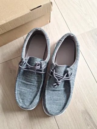 Zapatos cómodos grises para hombre