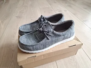 Zapatos cómodos grises para hombre