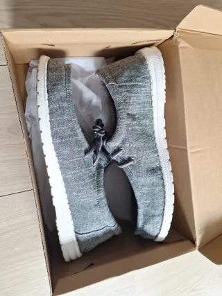 Zapatos cómodos grises para hombre