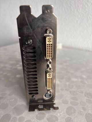 EVGA e-GeForce 8800 GTS con caja