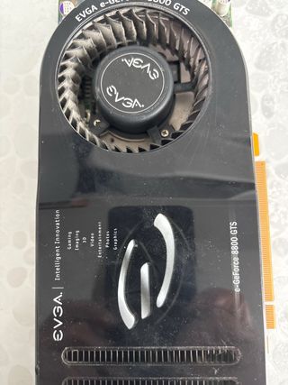EVGA e-GeForce 8800 GTS con caja