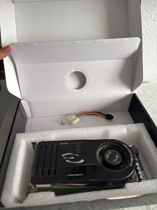 EVGA e-GeForce 8800 GTS con caja
