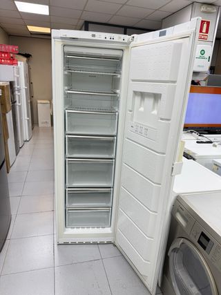 Congelador Vertical Balay 1.85m con garantía